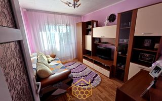 Apartament cu 3 camere in zona centrala - Filiasi - Poză 9