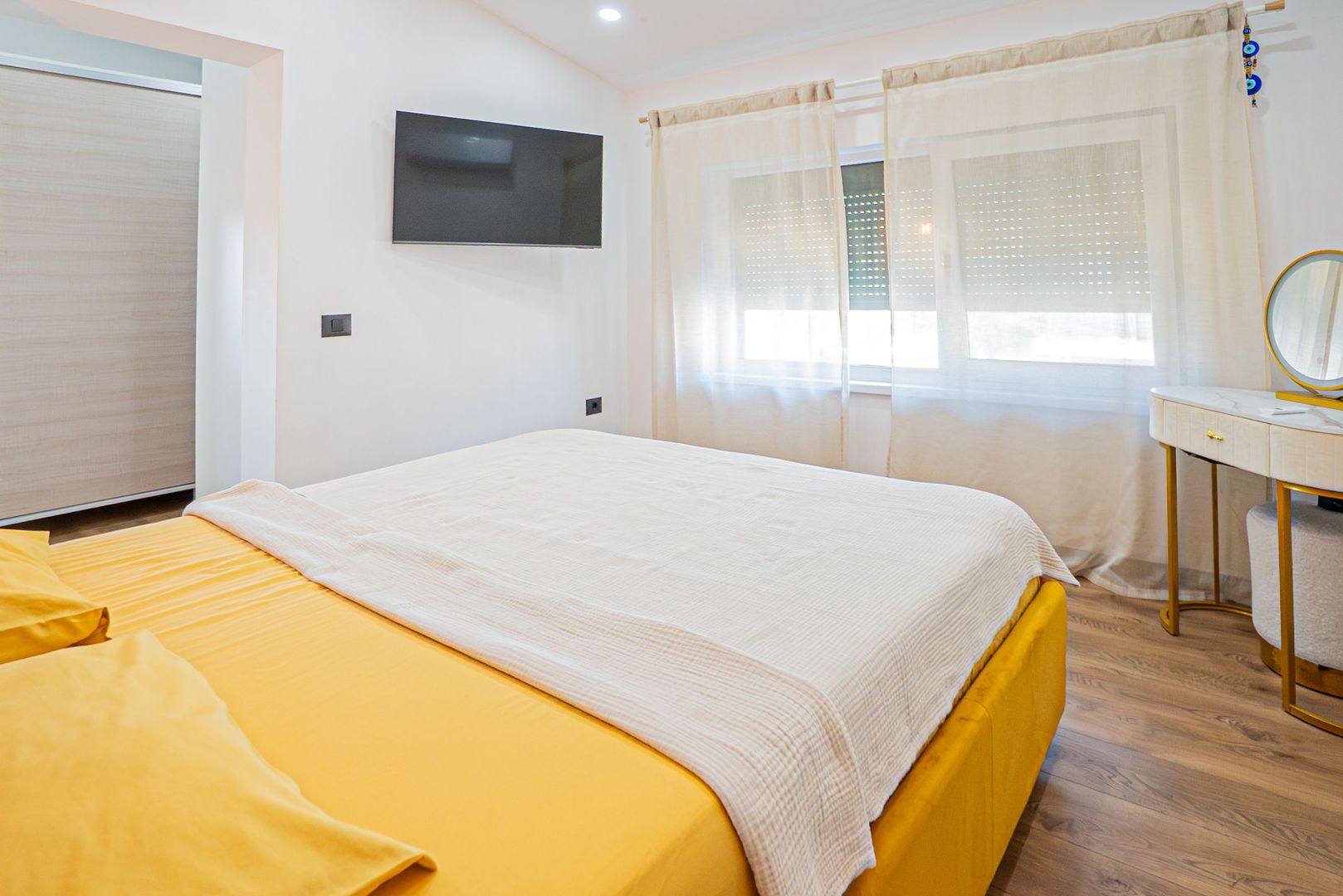 Lumina – Casa P+1E de vânzare, mobilată/echipata, cu piscină si garaj. - Poză 21