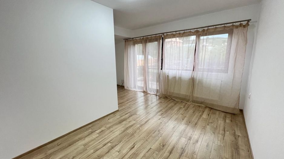 Casa cu 7 camere | 3 balcoane | Garaj | 220 mp + 80 mp curte | Cartier Panorama - Poză 14