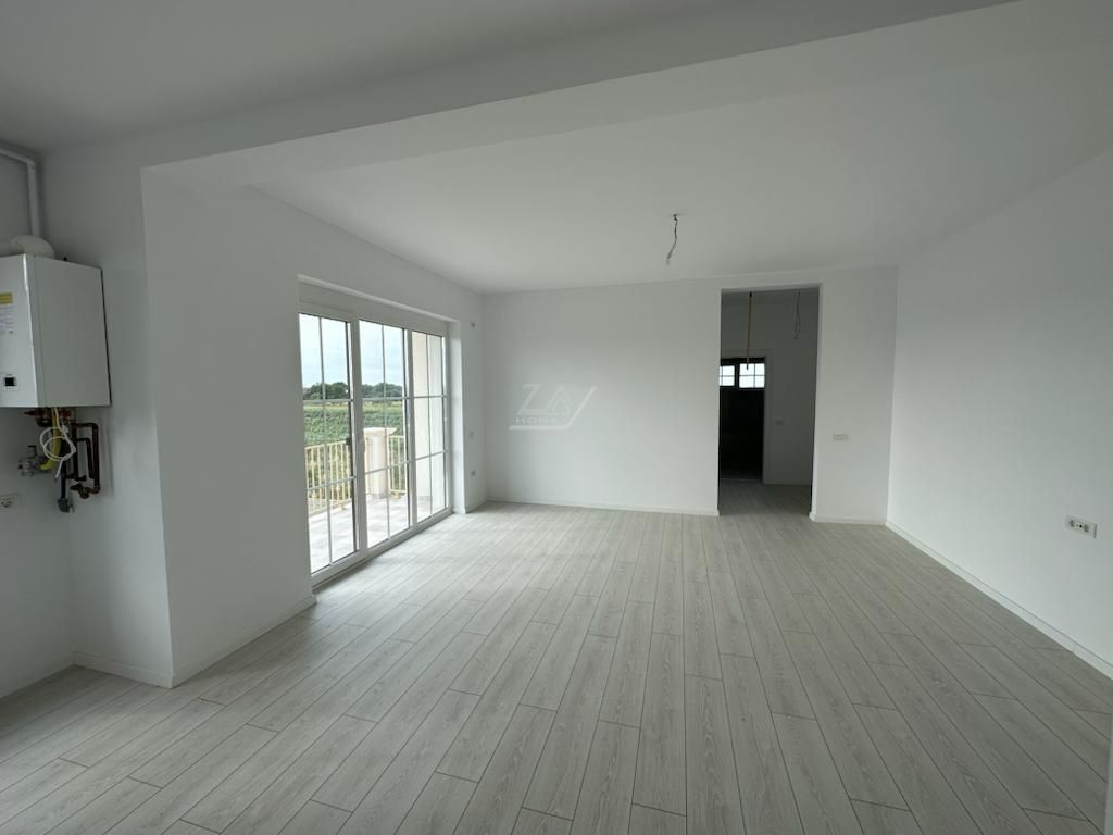 Etaj 1. Bloc la asfalt. Balcon mare. Loc de parcare. - Poză 3