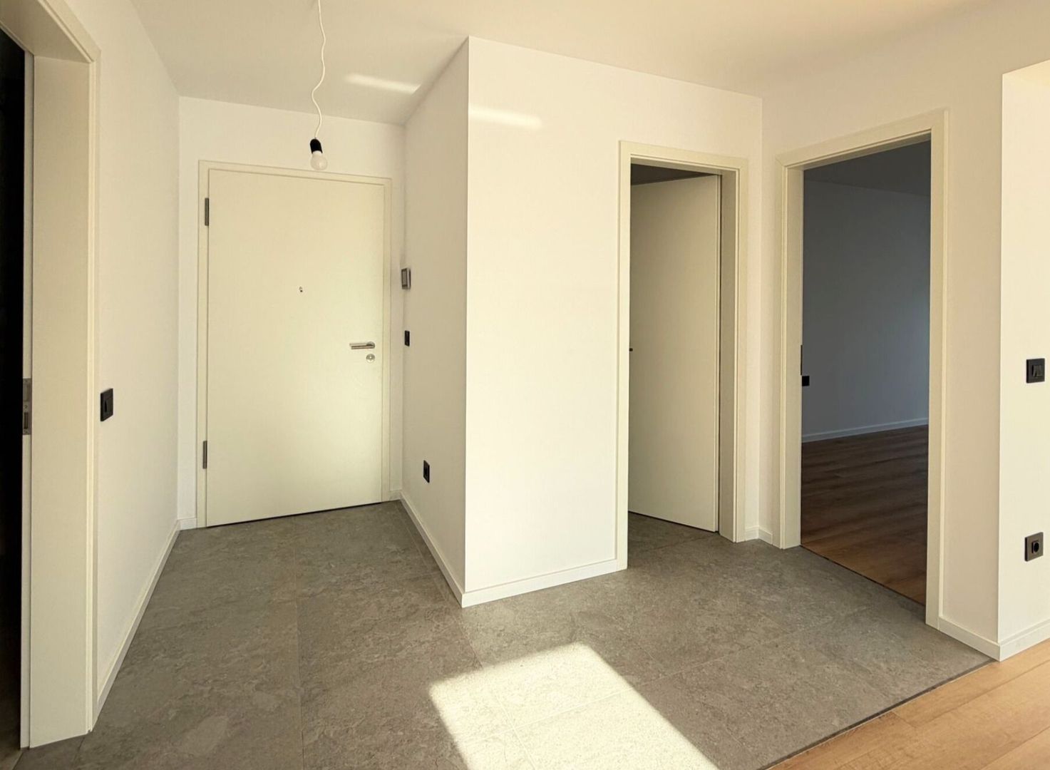 Kasper vânzare apartament de lux 2 camere nelocuit vedere libera spre Tâmpa - Poză 5