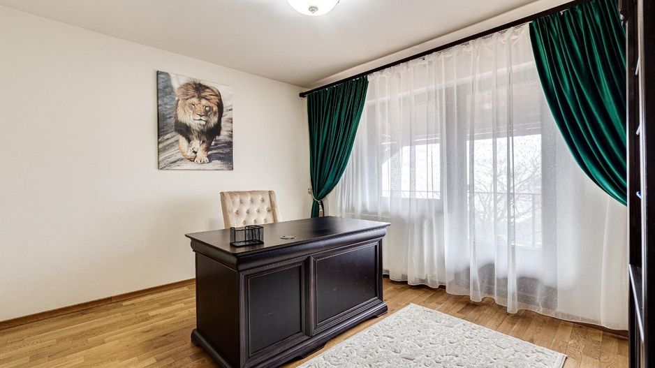 Vilă cu 7 camere de vânzare în zona Central - Poză 7