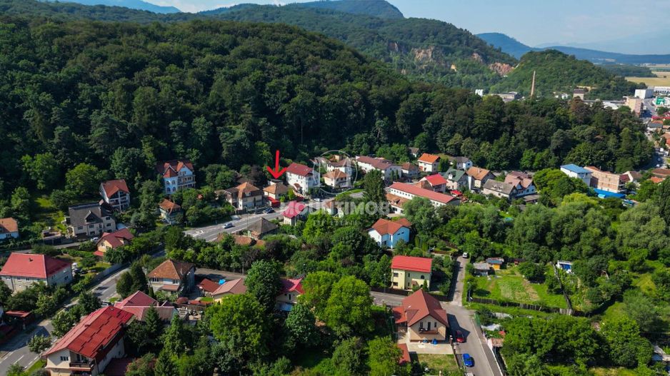 Casa cu curte generoasa la poalele muntilor, Centru Istoric/Brasov - Poză 1