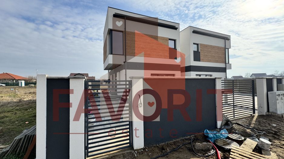 Duplex in Mosnita. Despartit prin anexa. La asfalt. - Poză 1