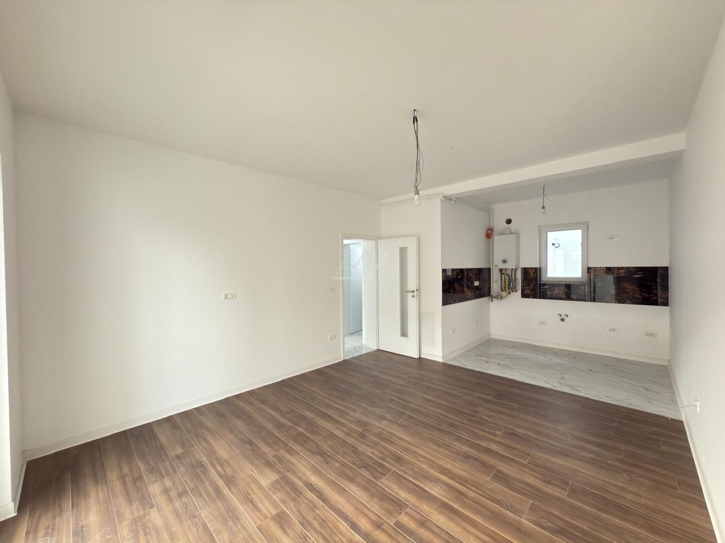 Bloc finalizat. Balcon mare. Loc de parcare. - Poză 4