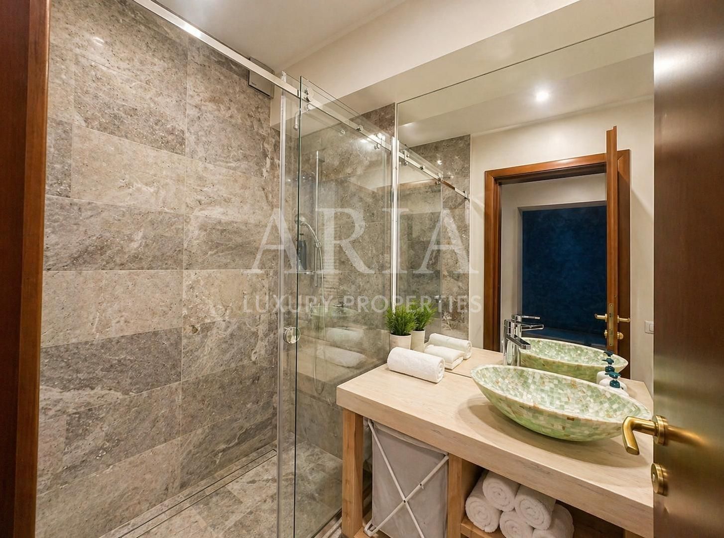 SNAGOV VILA | 36m DESCHIDERE LA LAC | PONTON 250mp | JACUZZI | SPA | BOWLING - Poză 16