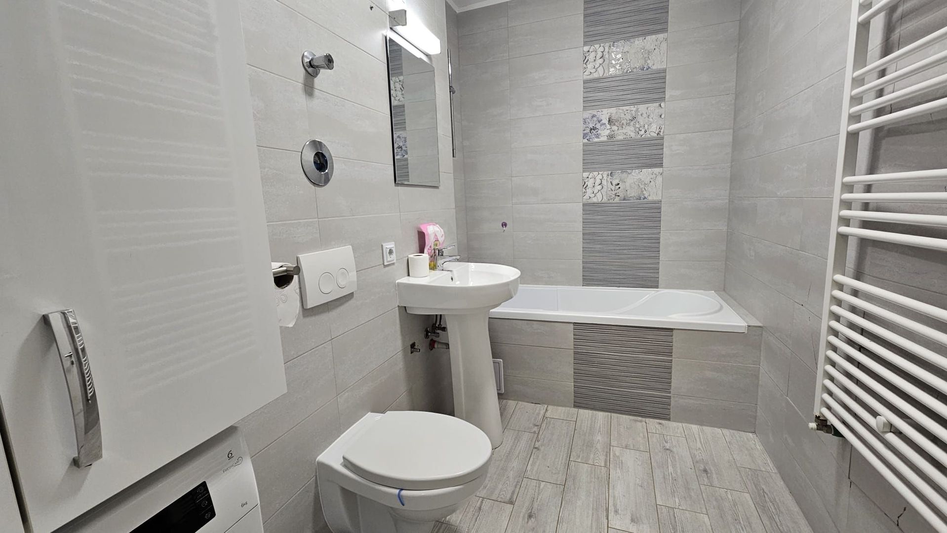 Coresi -Bloc Maurer M9, etajul 1, mobilat, parcare - Poză 16