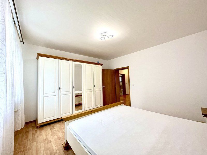 Casa de inchiriat - intrarea în Dumbravita - Poză 8