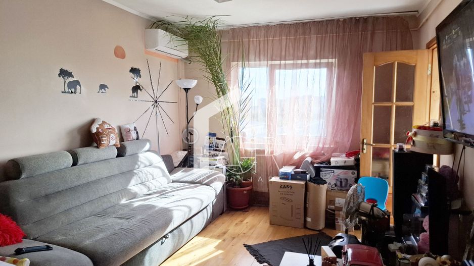 Apartament cu 3 camere, decomandat, zona Paltinis - Poză 1