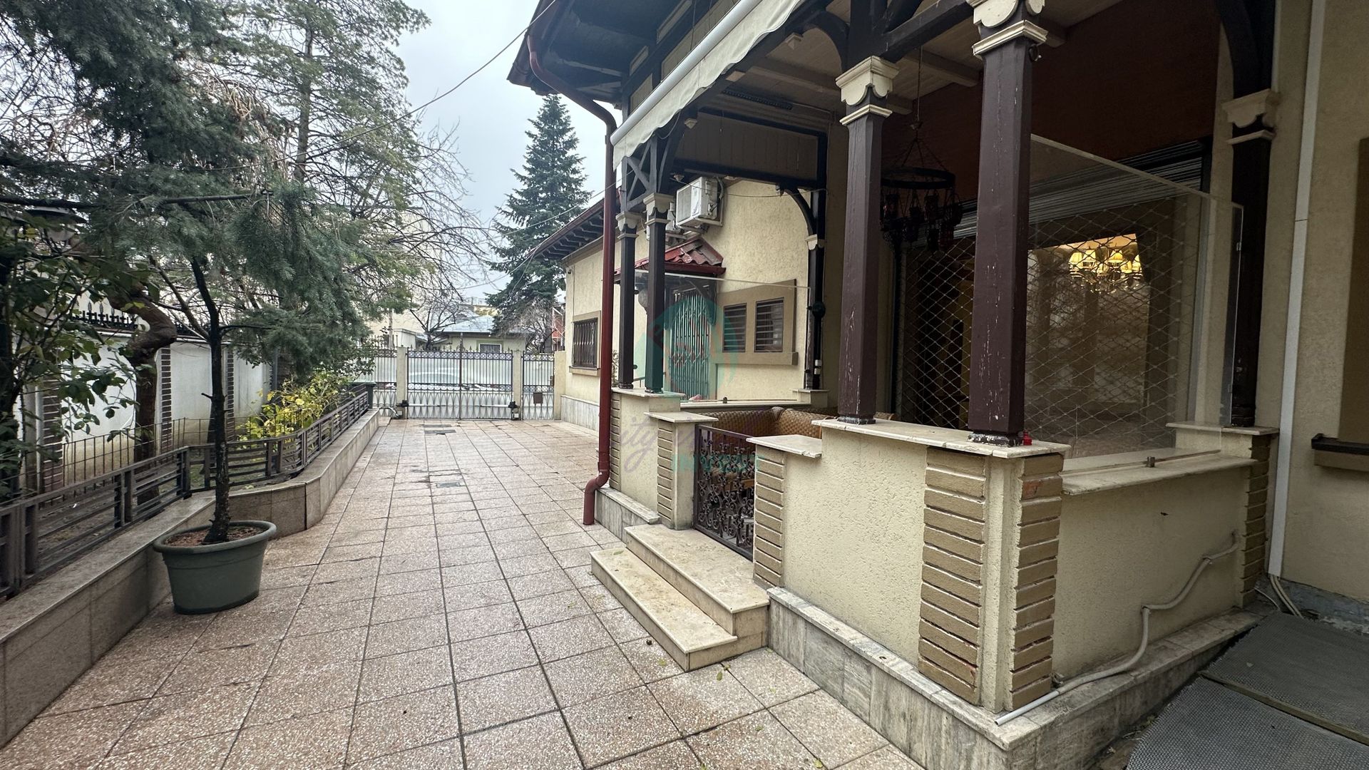 Casa formata din 2 corpuri cu TEREN 433 MP - Poză 3