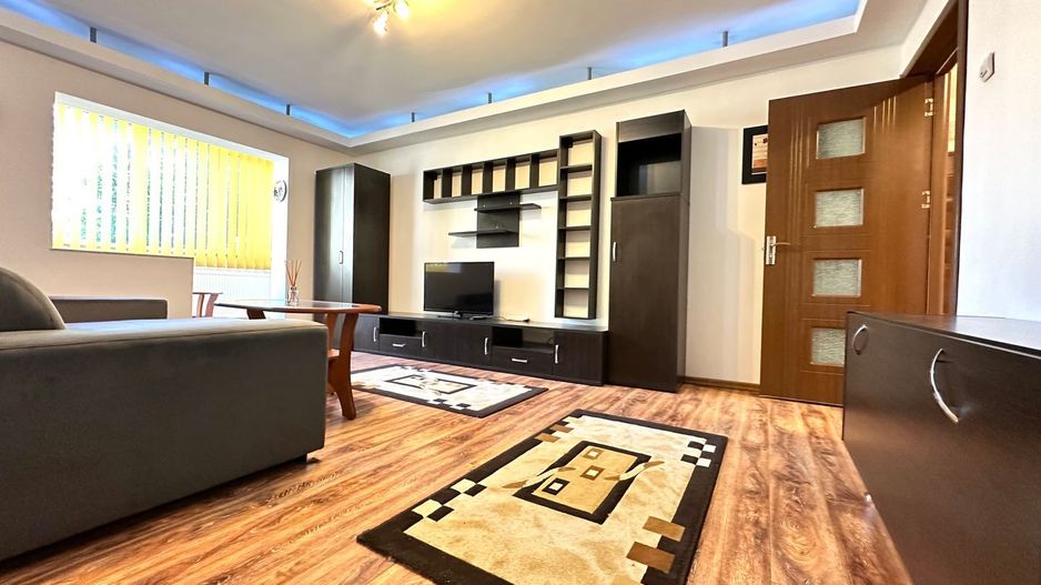 Apartament 3 camere zona Tractoru cu loc de parcare si boxa - Poză 3