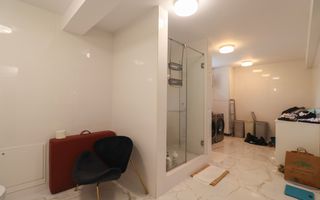 Casa insiruita cu finisaje de lux in cartierul Europa - Poză 25
