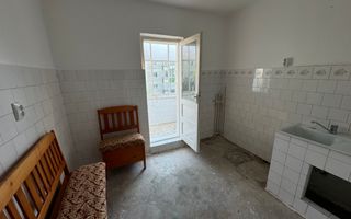 Decomandat. Model spatios. Disponibil imediat. Etaj intermediar. - Poză 5