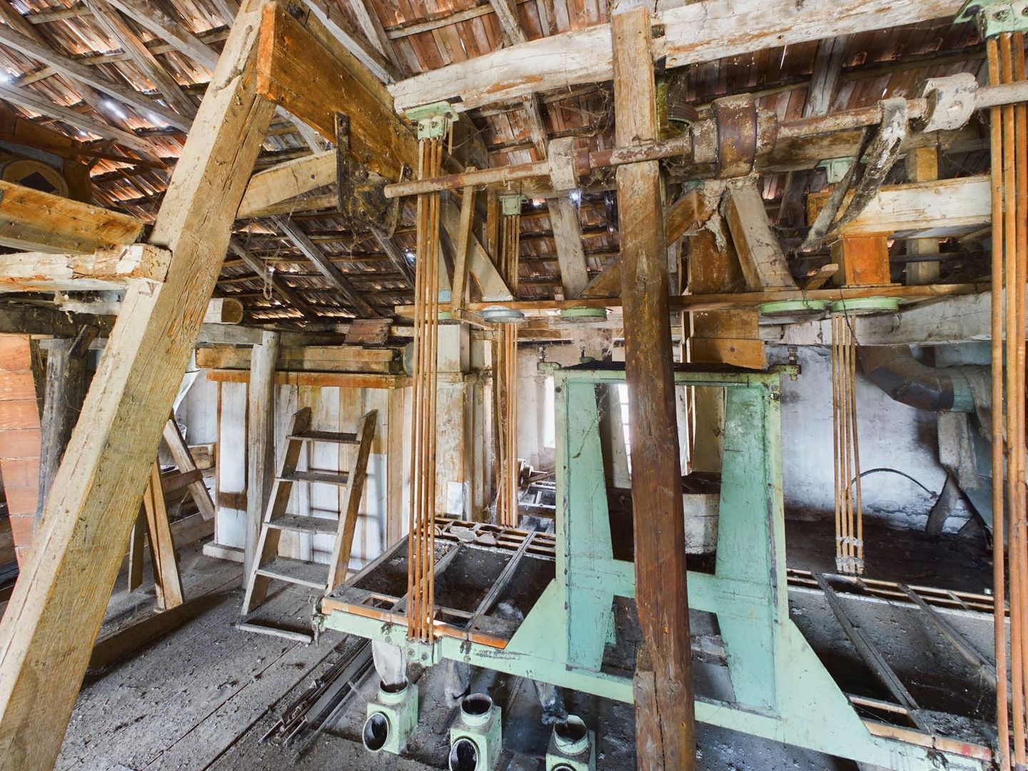 Oportunitate de investiție în orașul Sebiș - Poză 9