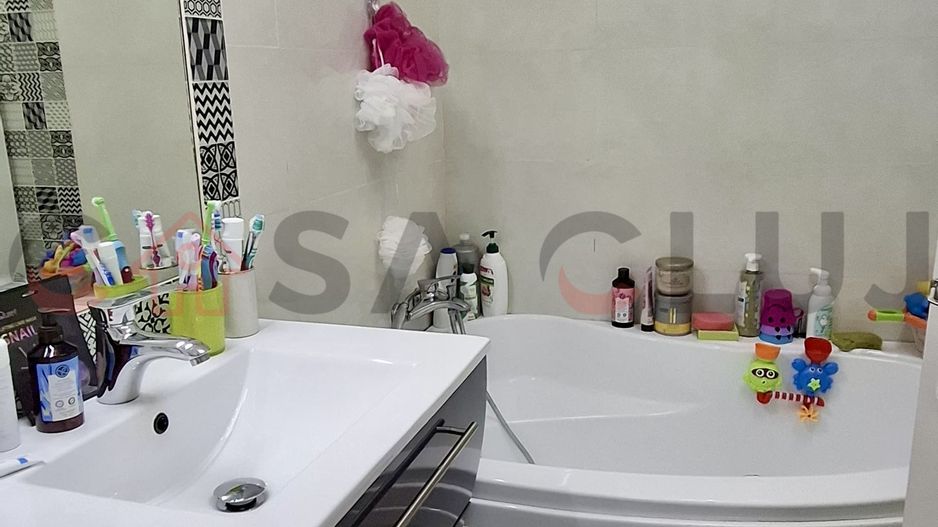 Apartament modern, într-un bloc cu doar 3 etaje – confort, liniște și calitate - Poză 11