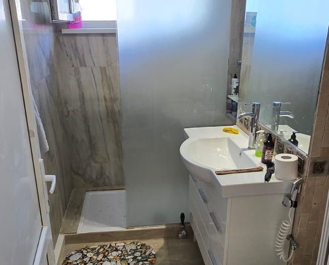 De vanzare apartament 2 camere, zona centrala, etaj 1 - Poză 5