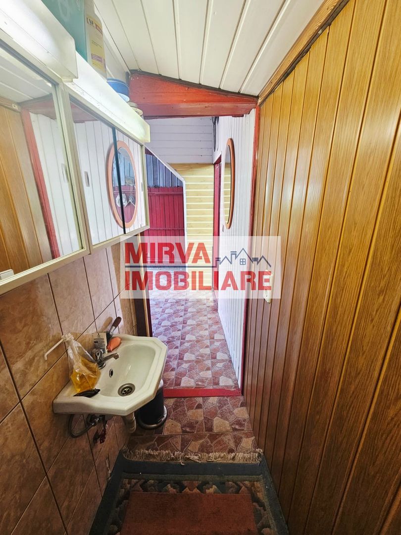 🏡 Casă spațioasă cu 9 camere în Strejnicu – pentru locuință, birouri - Poză 16