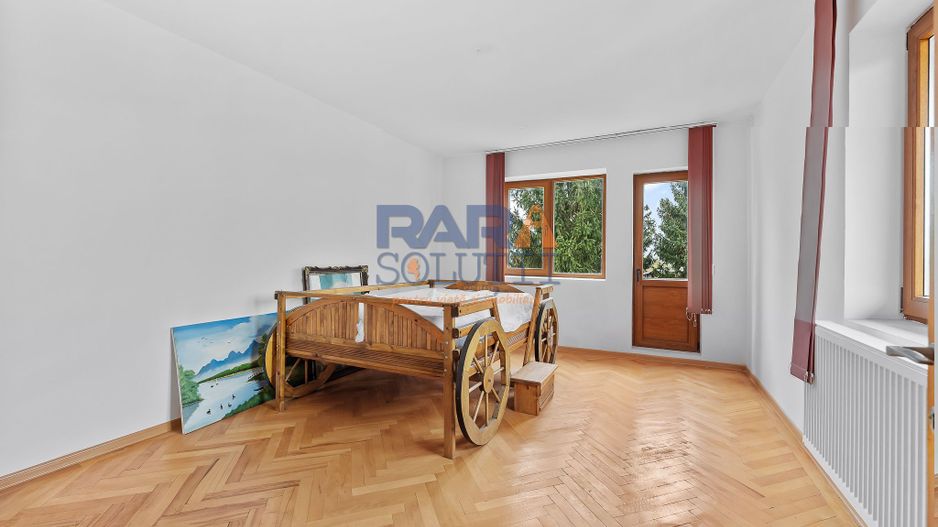 Vilă cu 6 dormitoare, 2 garaje, anexe multiple - 2076 mp teren - Poză 16