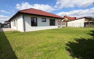 Duplex Mosnita Noua-finisat, curte amenajata - Poză 1