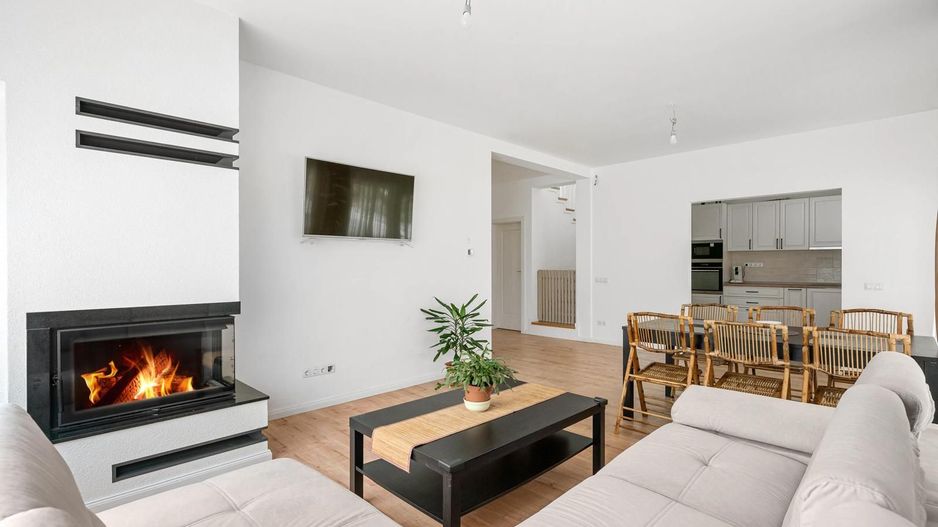 De inchiriat Casa moderna 160 mp teren 1000 mp Tocile Sadu - Poză 1