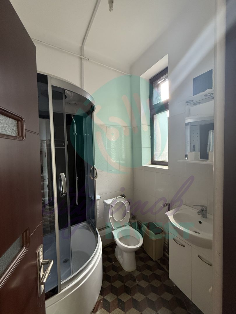 Eleganta, stil si mult potential intr-un apartament interbelic de 3 camere - Poză 12