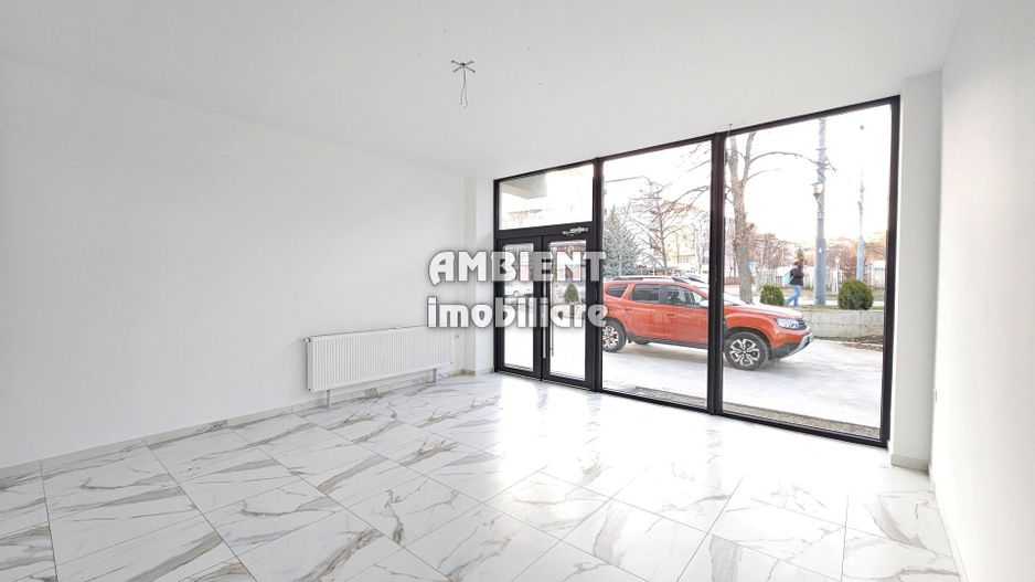 DE ÎNCHIRIAT - Spațiu comercial la parter, 60 mp, zona CARTIER! - Poză 6