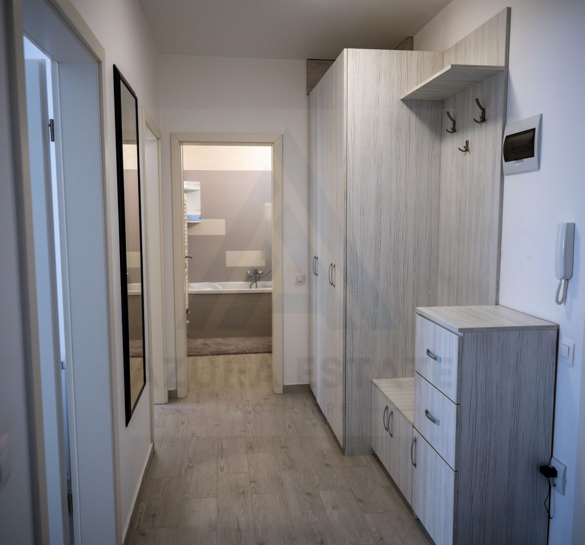 Apartament 2 camere  Etaj 5/8 lift si parcare  Cartier Avantgarden - Poză 3