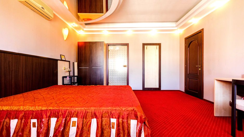 Dumbrăvița, la intrare – casă exclusivistă ideală locuință sau birou - Poză 15