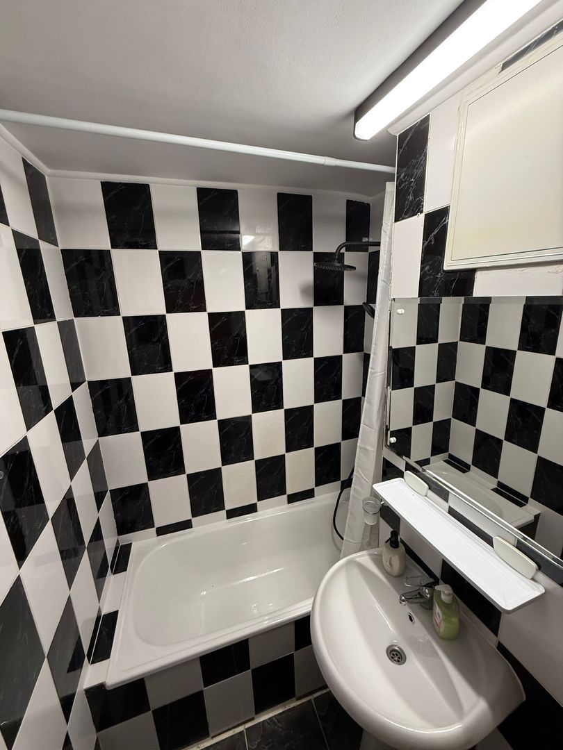 Apartament de 2 camere in zona Lujerului la 2 3 minute de metrou - Poză 3