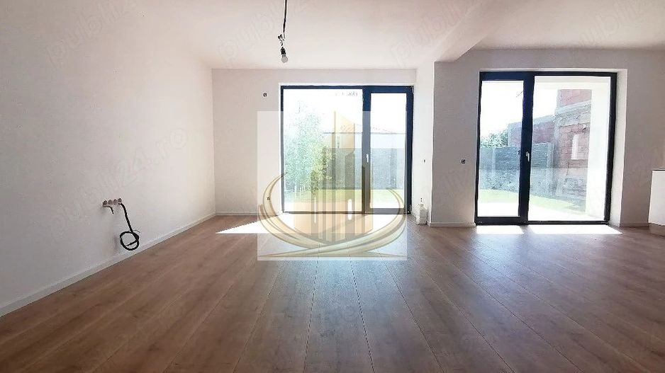 Casa aproape de scoala, gradinita, liceu, 4 camere, asfalt, toate utilitatile - Poză 1