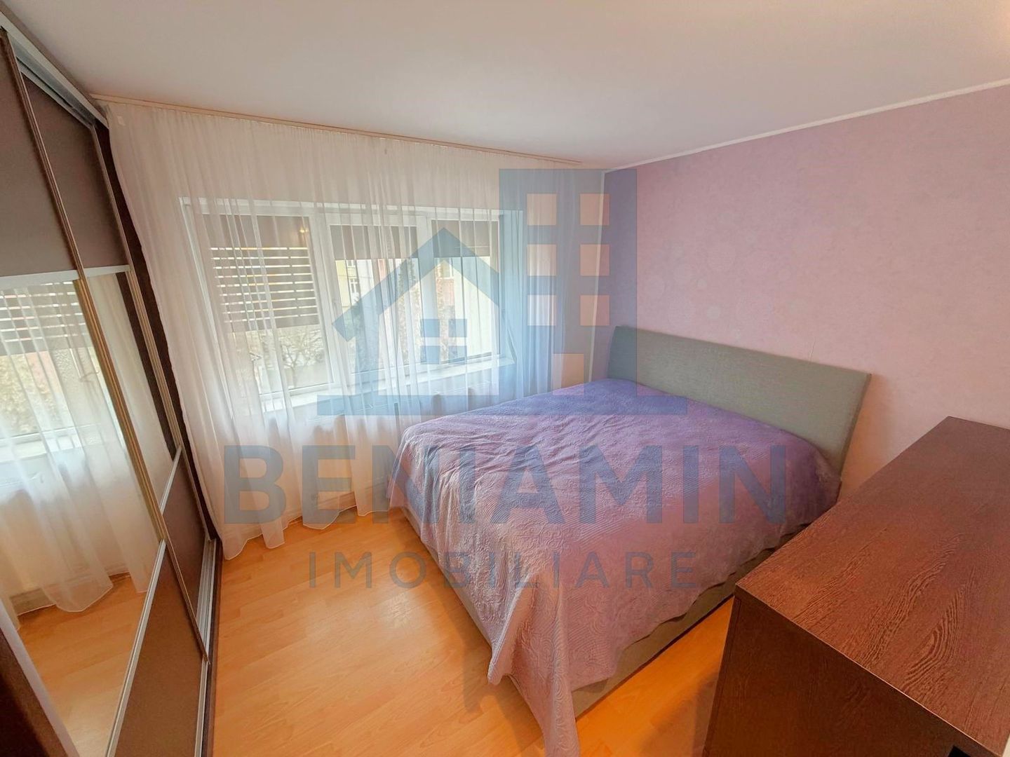 3 camere decomandat Mcdonalds 66mp etaj 2 centrala proprie - Poză 3