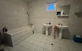 Cladire pretabila spațiu birouri/ clinica - Poză 42