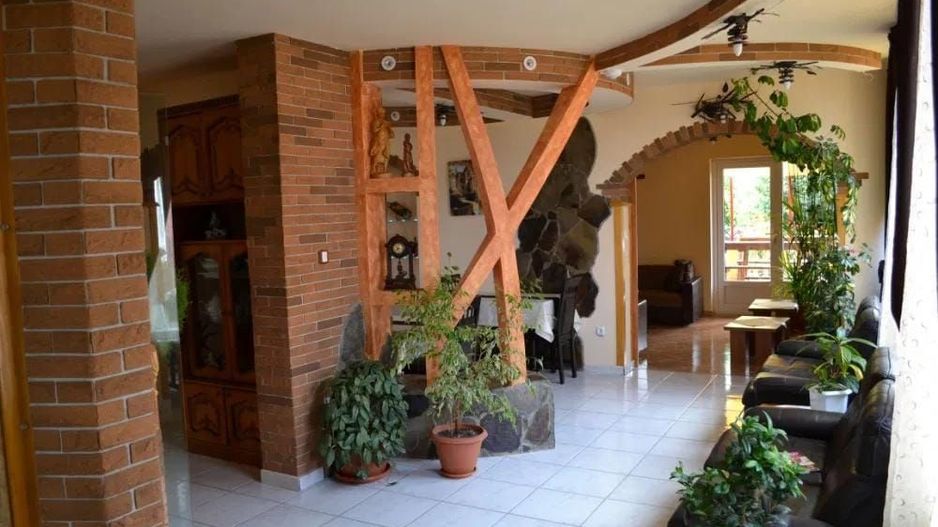 Pensiune P-E-M 9 camere,9 bai,1 bucatarie,teren 900 mp - Poză 11