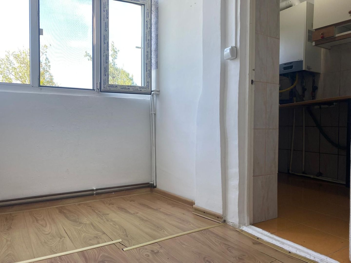 Super pret! Vanzare garsoniera nemobilata in Targoviste - Poză 3