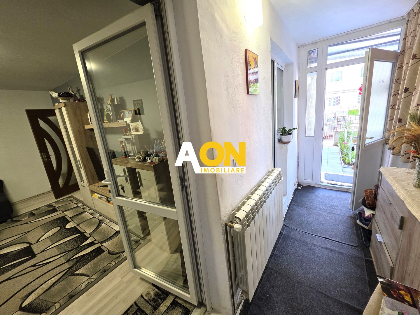 Apartament cu 3 camere, parter, boxă, acces curte, Cetate, zona Closca - Poză 2