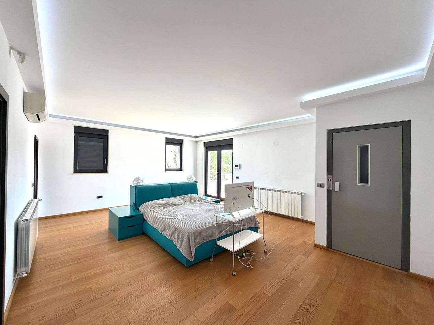 Vila cu 4 camere cu lift, jacuzzi și terasă panoramică tip penthouse - Poză 11