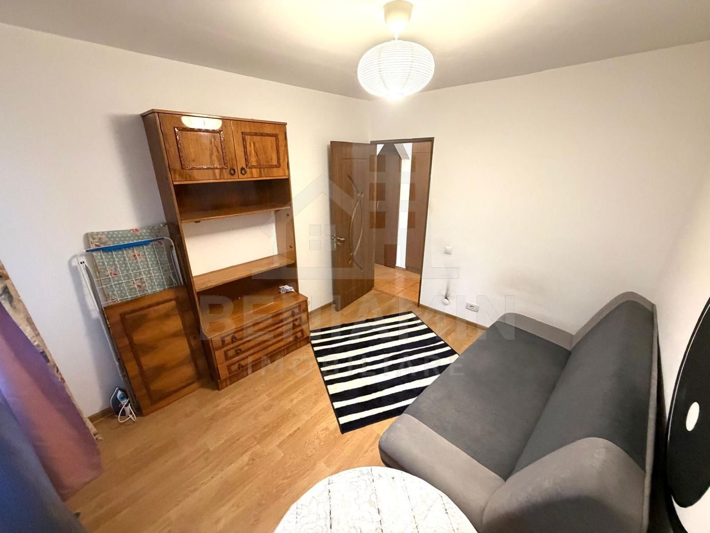 3 camere decomandat cu 2 bai Rovine etajul 3 centrala termica 72mp - Poză 4