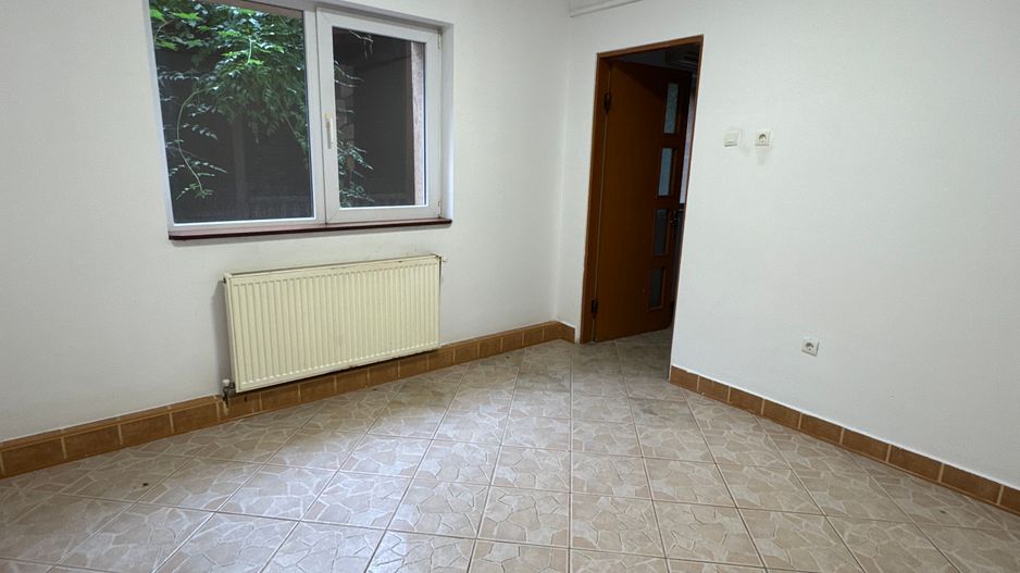 Vila ideala pentru 1-2 firme, gradinita, cresa sau 2 familii - Poză 13