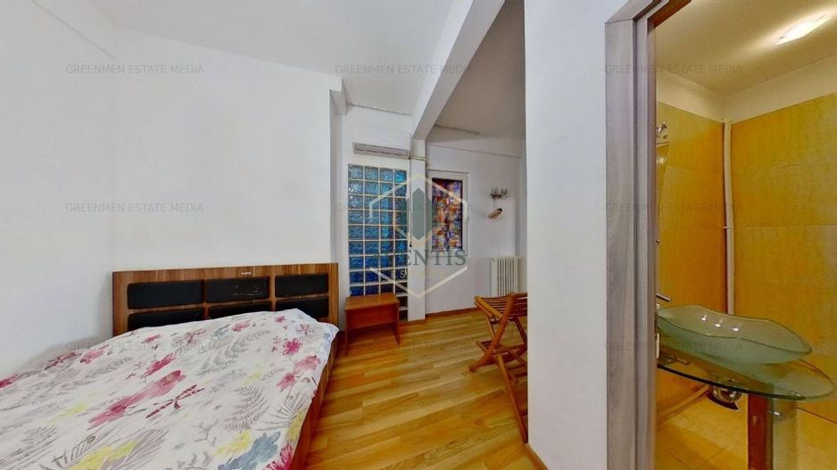 Blvd. Balcescu langa metrou Universitate, 4 camere, terasa de 50mp, 3 bai - Poză 29