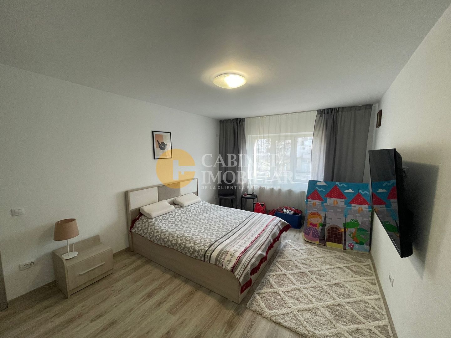 Etaj 1 Nicolina Prima Statie Apartament 2 Camere Decomandat Bloc 1983 - Poză 4