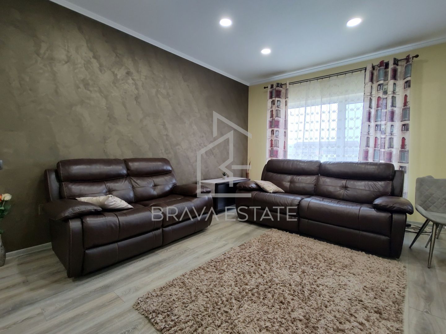 Apartament 3 camere, 80mp, mobilat, 2 balcoane, parcare, zona Terra - Poză 3