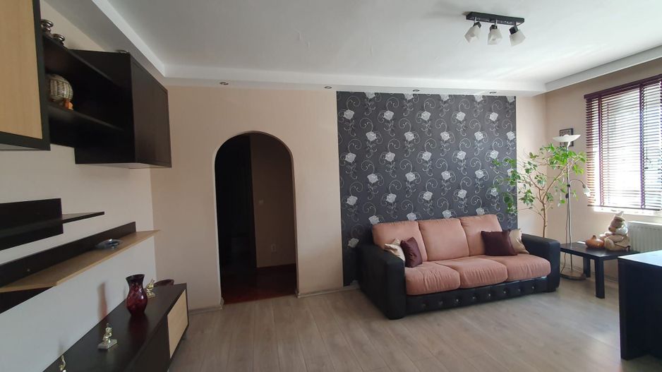 De vanzare apartament 3 camere Dristor-Baba Novac - Poză 2