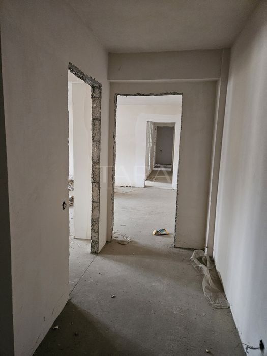 Apartament cu 3 camere decomandat in Floresti. - Poză 1