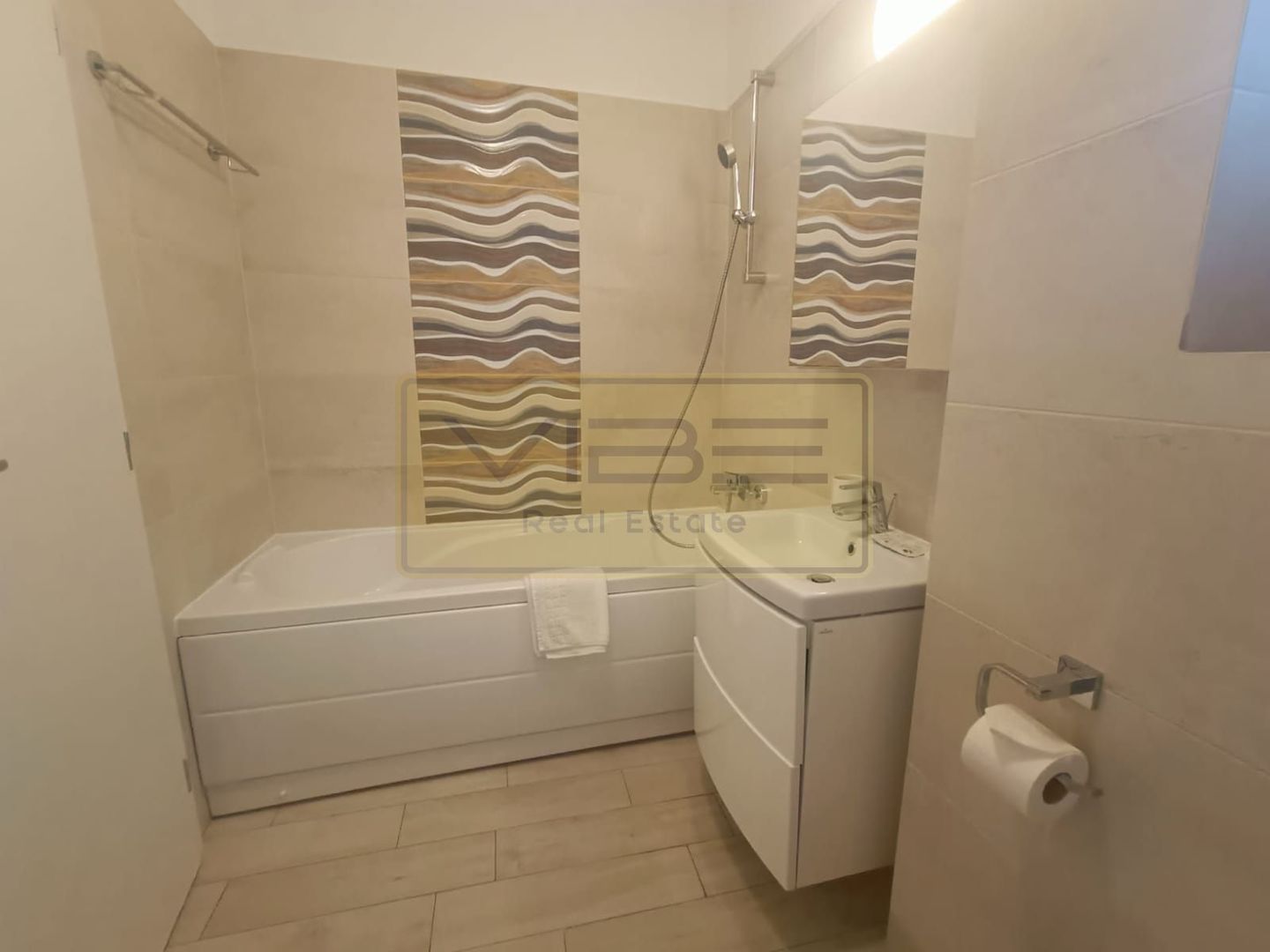 CENTRAL- bloc nou- 3 camere-etaj intermediar - Poză 7