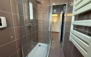De vanzare  CLĂDIRE PREMIUM DE BIROURI ȘI SERVICII  pret negociabil - Poză 19