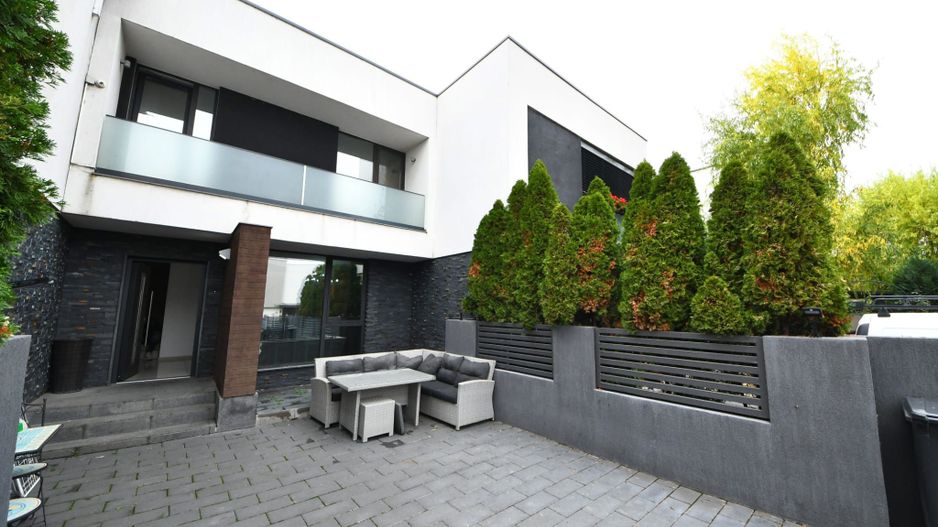 De vanzare – In exclusivitate, casa moderna in cartierul Brates Lake - Poză 1