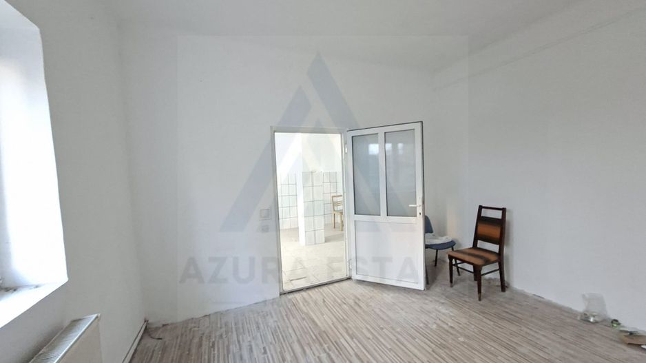 Casa 3 camere baie cu geam pivnita si teren 151 mp in zona Centrala - Poză 3