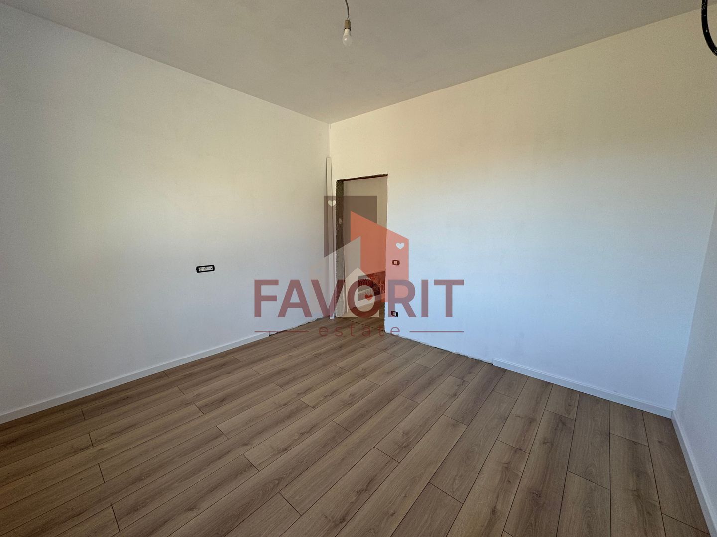 Finisat la cheie. Strada asfaltata. Zona Cora - Poză 3