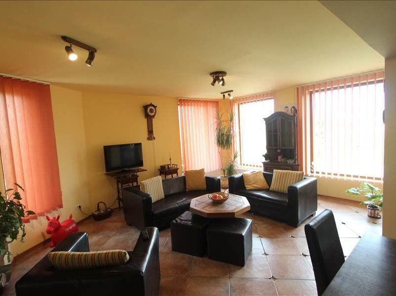 Casă / Vilă cu 9 camere de vânzare în zona Bogdanestilor - Poză 2