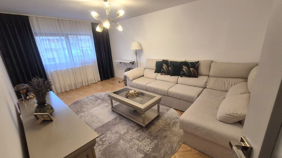 Apartament 3 camere, decomandat, et.1, Ampoi 3 - Poză 1
